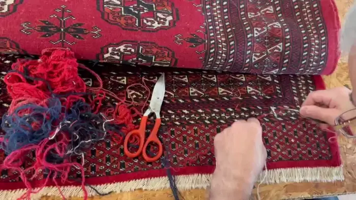 Reprise de lisière d'un tapis d'Orient — vidéo de l'atelier Atelier Royale